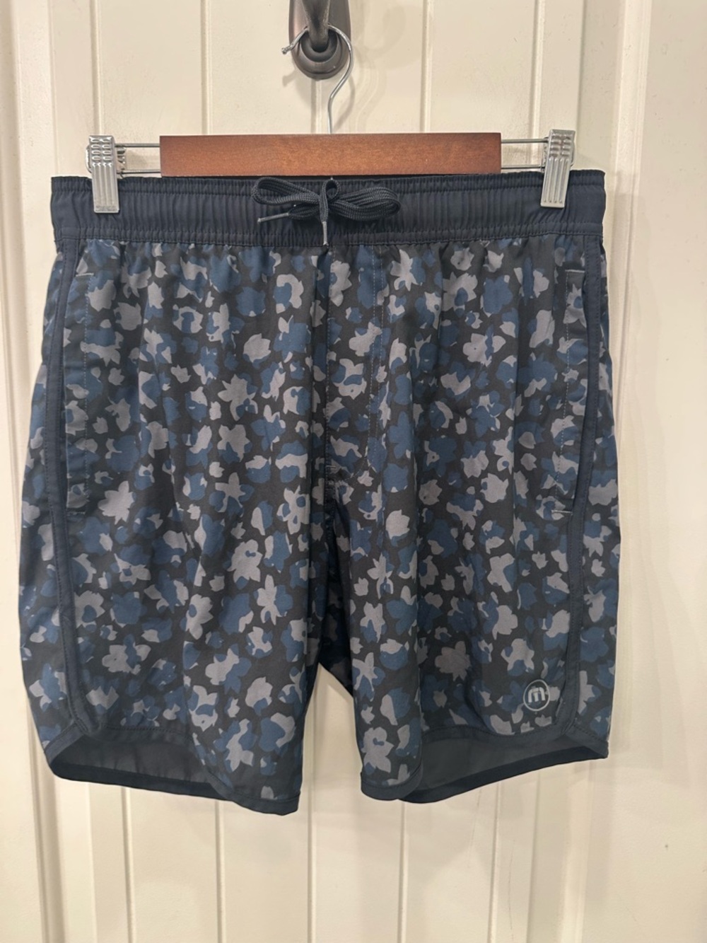 Travis Mathew Floral Camo Performance Shorts Blue Grey Size Medium Sporty